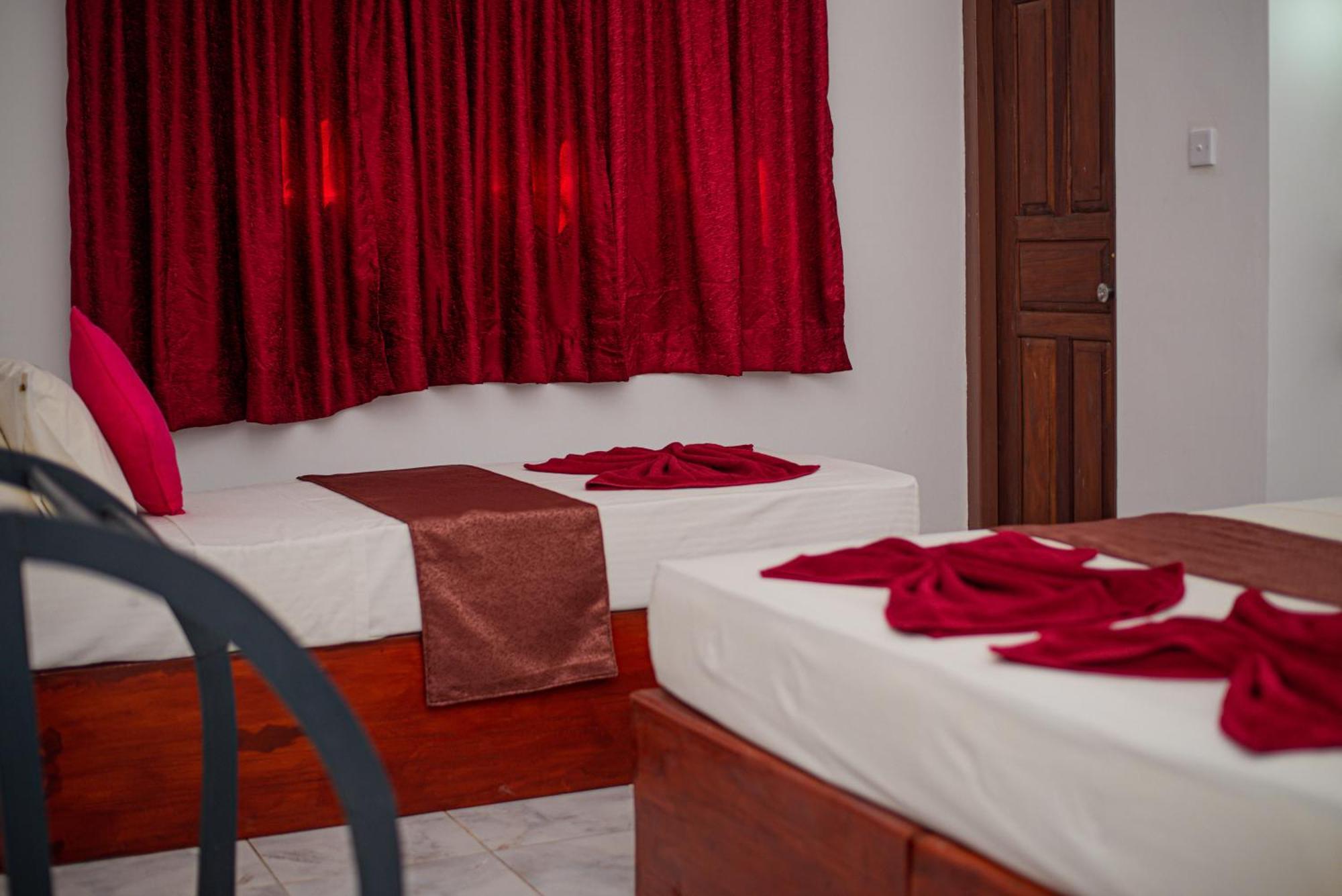 Sundowners Guesthouse Hikkaduwa Oda fotoğraf