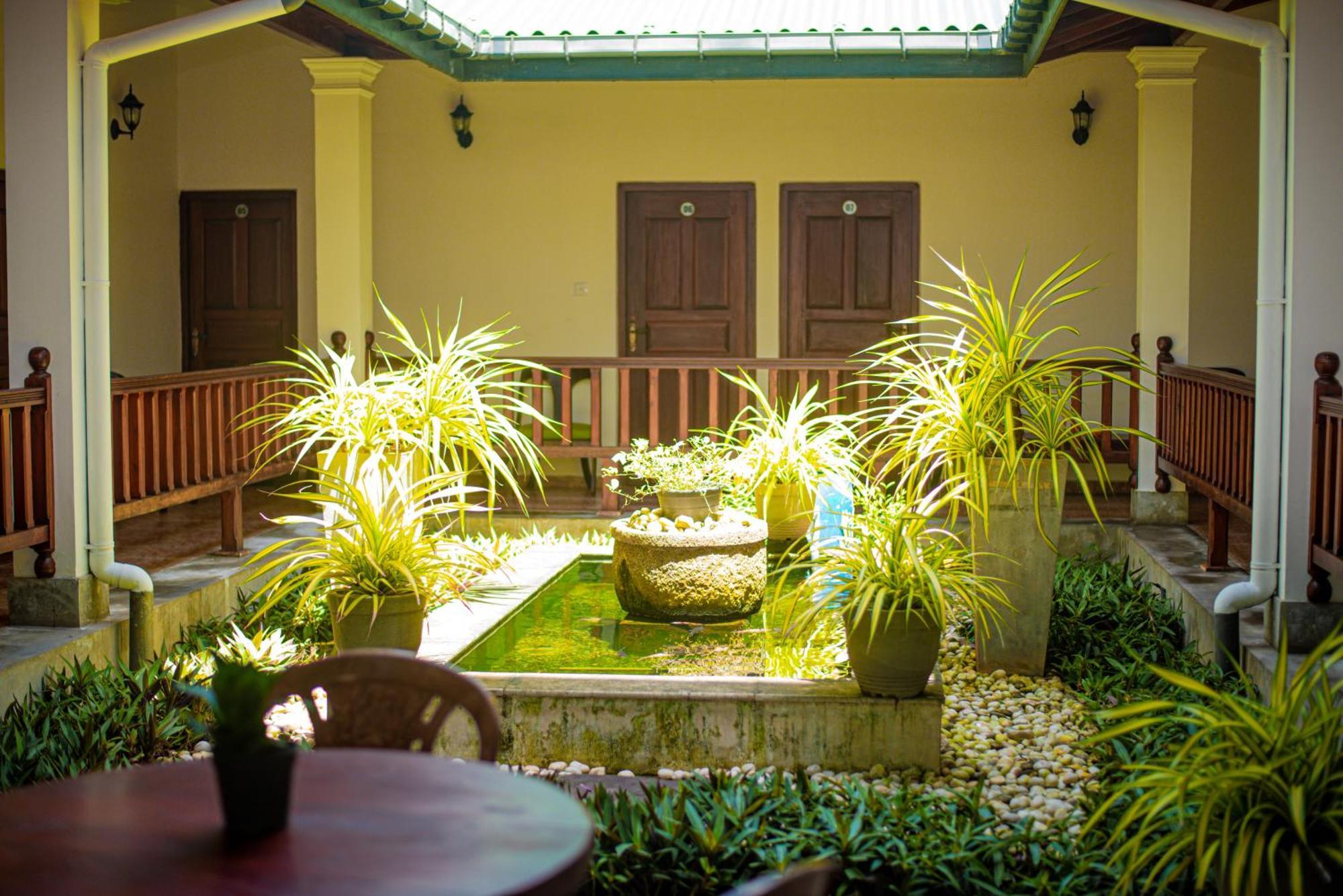 Sundowners Guesthouse Hikkaduwa Dış mekan fotoğraf