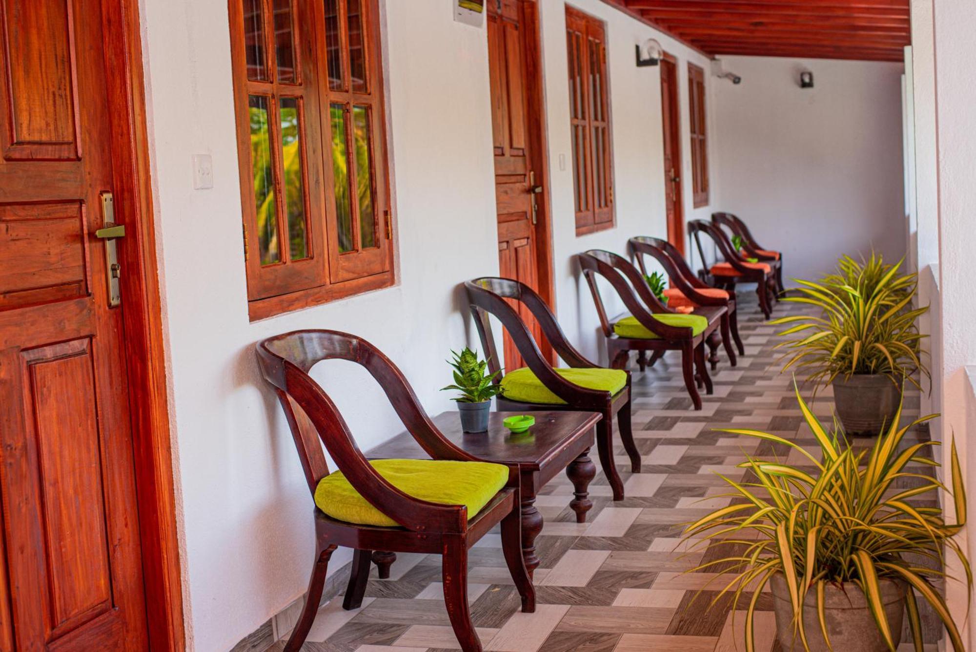 Sundowners Guesthouse Hikkaduwa Dış mekan fotoğraf