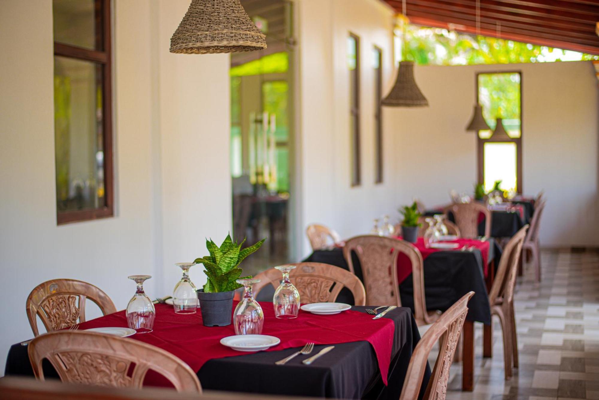 Sundowners Guesthouse Hikkaduwa Dış mekan fotoğraf