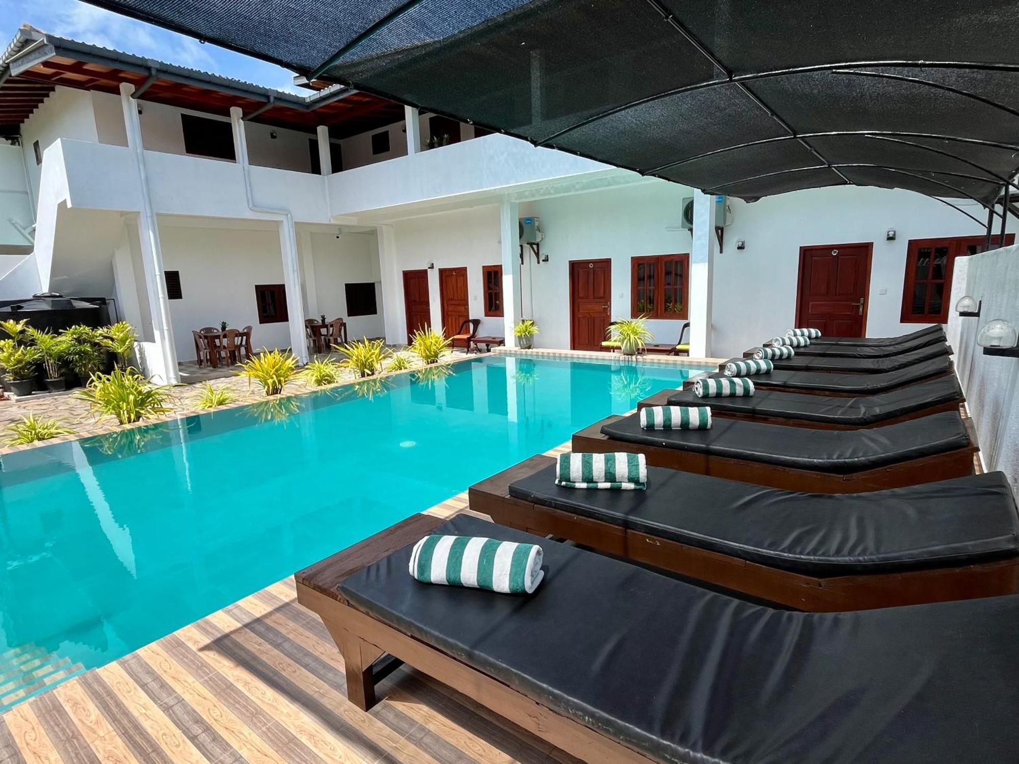 Sundowners Guesthouse Hikkaduwa Dış mekan fotoğraf
