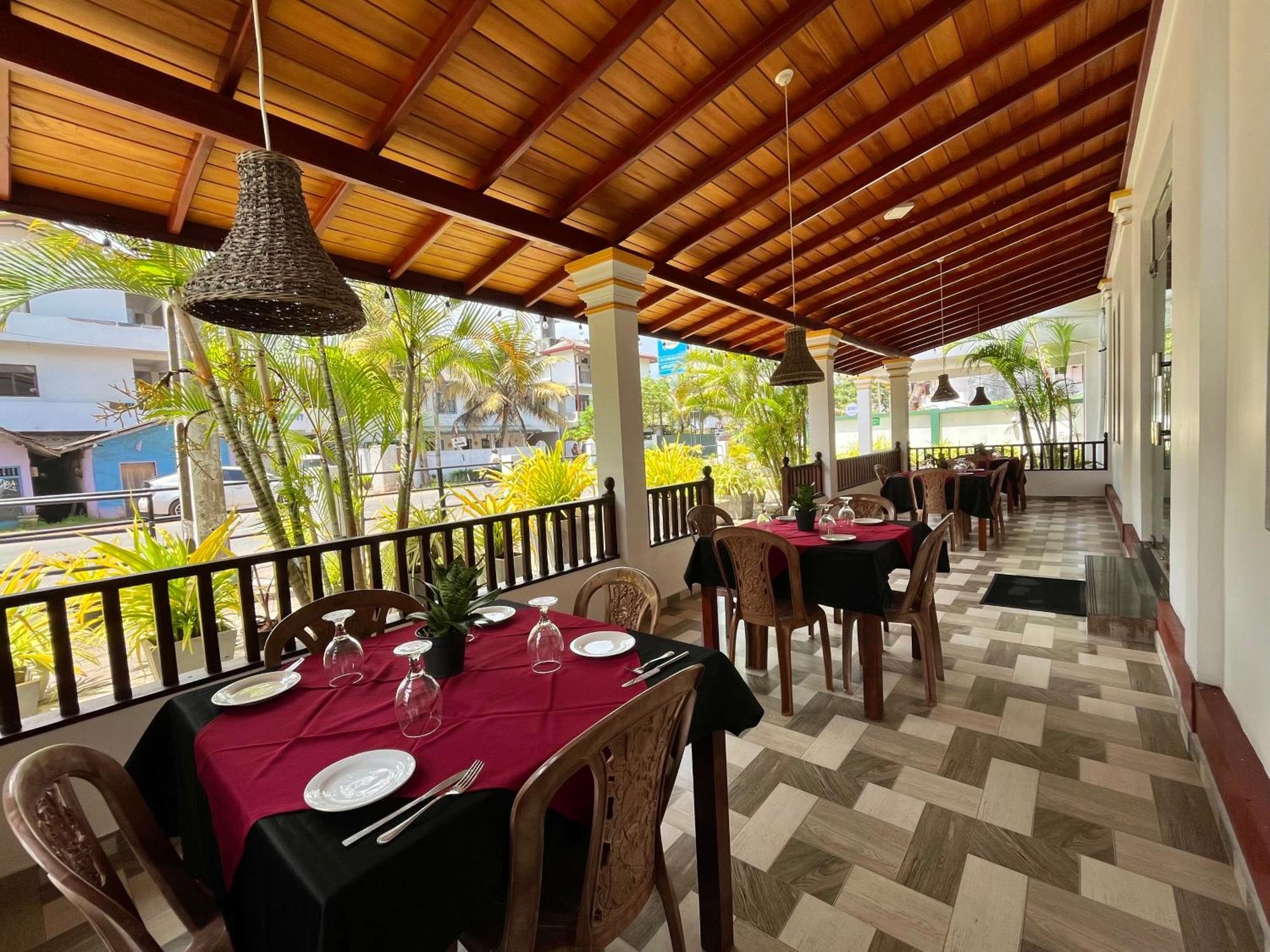 Sundowners Guesthouse Hikkaduwa Dış mekan fotoğraf