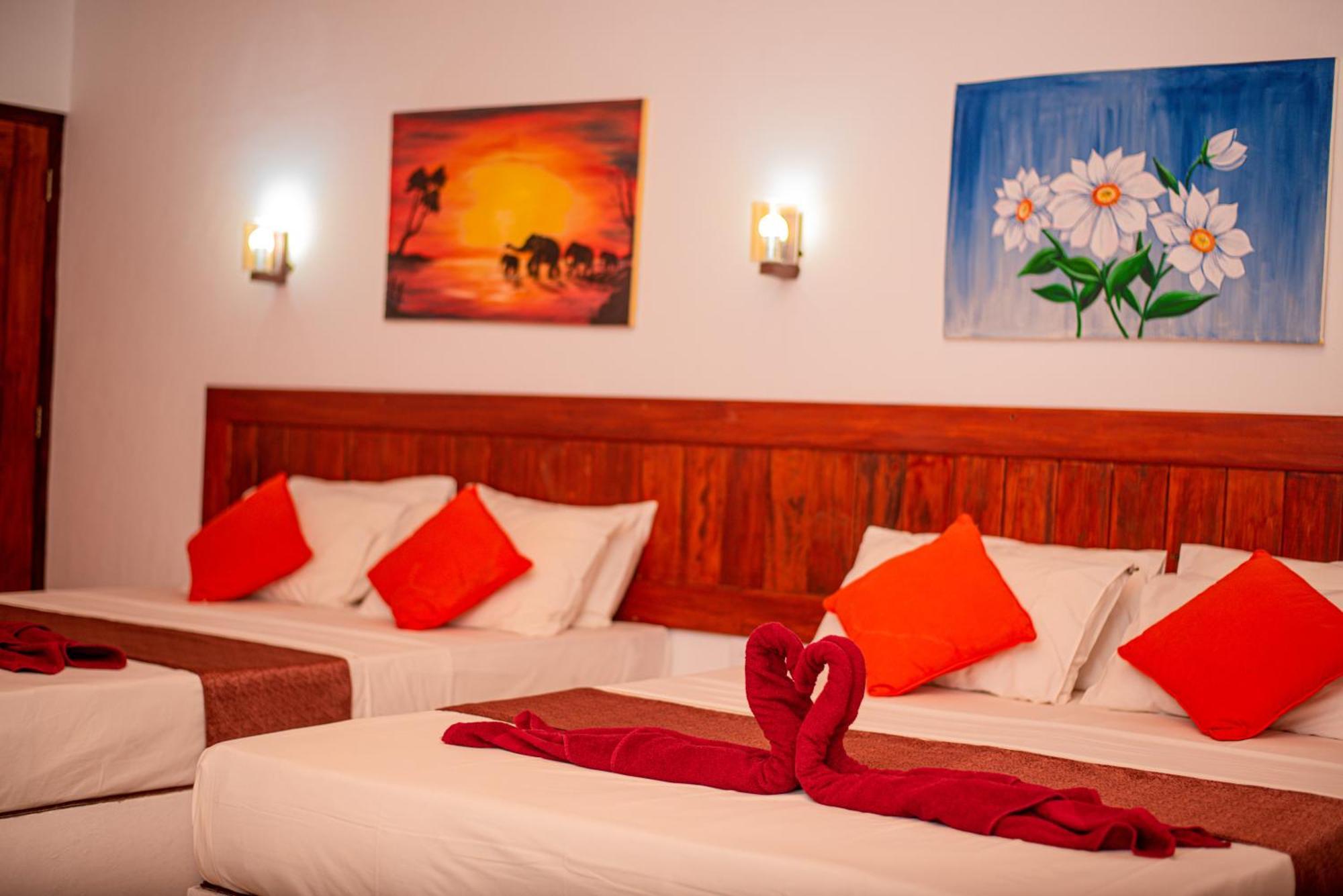 Sundowners Guesthouse Hikkaduwa Dış mekan fotoğraf